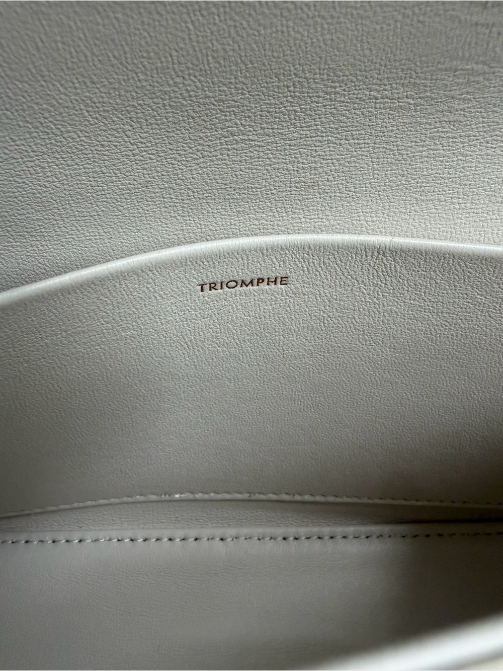 CELINE
WHITE SHINY CALFSKIN TRIOMPHE GOLD CHAIN SHOULDER - Picture 7 of 12